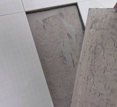 高唐瓷砖空鼓维修公司分享瓷砖铺贴时如果打浆（即涂抹在瓷砖背面和基层上的砂浆或瓷砖胶）过少，会带来以下问题