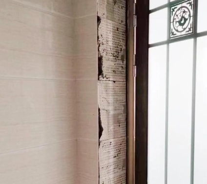 高唐瓷砖空鼓免砸砖维修公司分享吸水砖泡水时间不够或过长都会对瓷砖铺贴效果产生影响